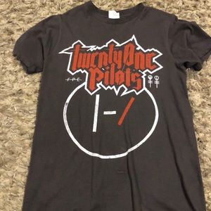 Twenty one pilots clique band shirt